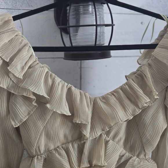 Chic Beige Ruffled Blouse - Picture 1 of 5